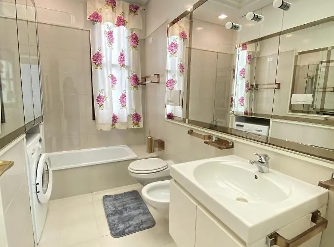 Trieste-flexrent Immobiliare Abissinia Riccione