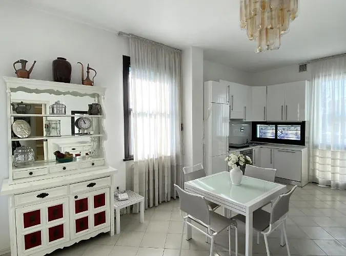 Trieste-flexrent Immobiliare Abissinia * Riccione